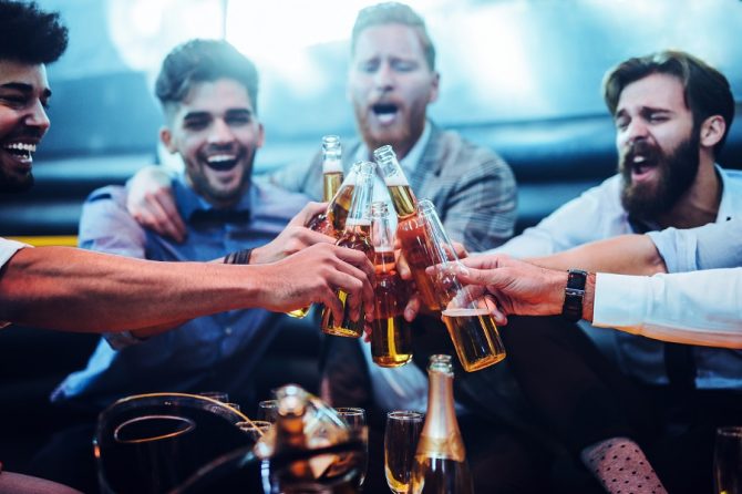 Mito ou Verdade: a bebida alcoólica prejudica os dentes?